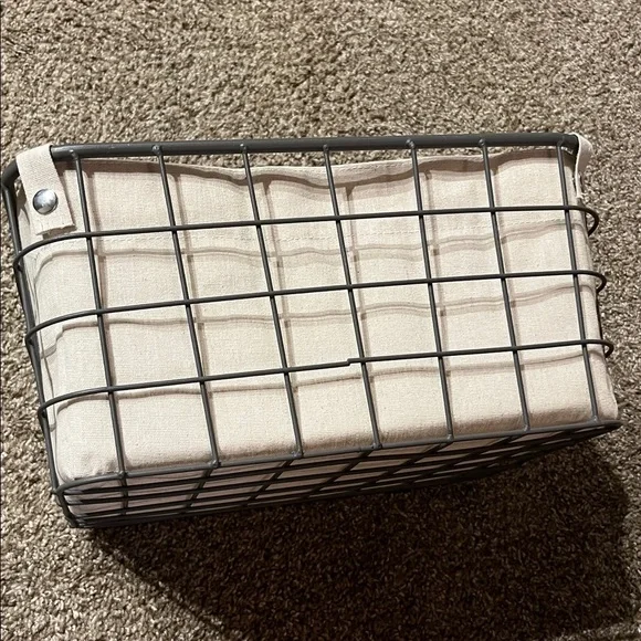 Wire Storage Basket with Liner - Picture 4 of 8